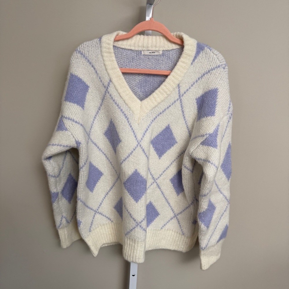 V-Neck Diamond Pattern Sweater - Cream and Purple size S